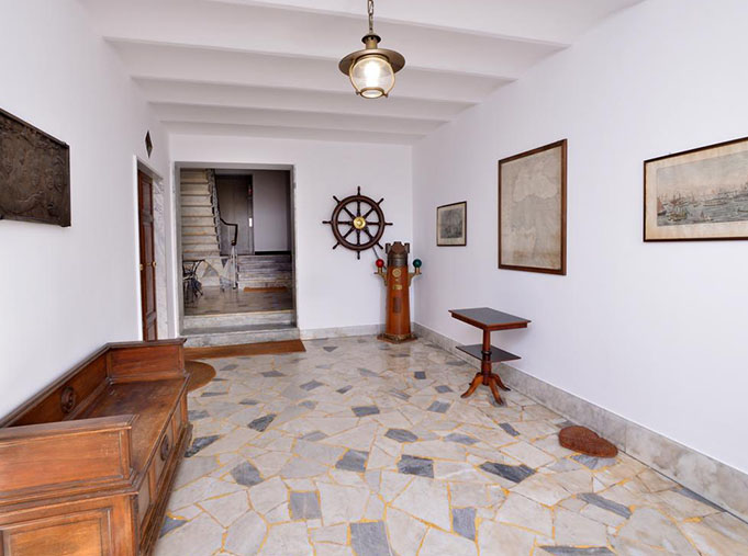 L'atrio di ingresso (foresteria)