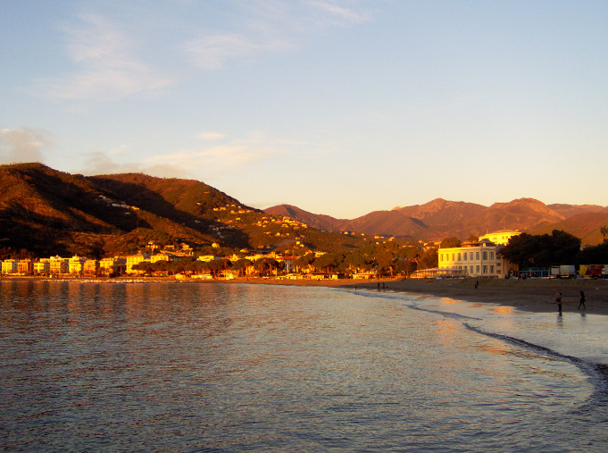 Sestri Levante al tramonto